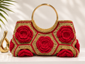 Petit sac rouge et or au crochet – 33 × 16 cm
