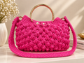 Sac rose fuchsia au crochet avec perles – 30 × 20 cm